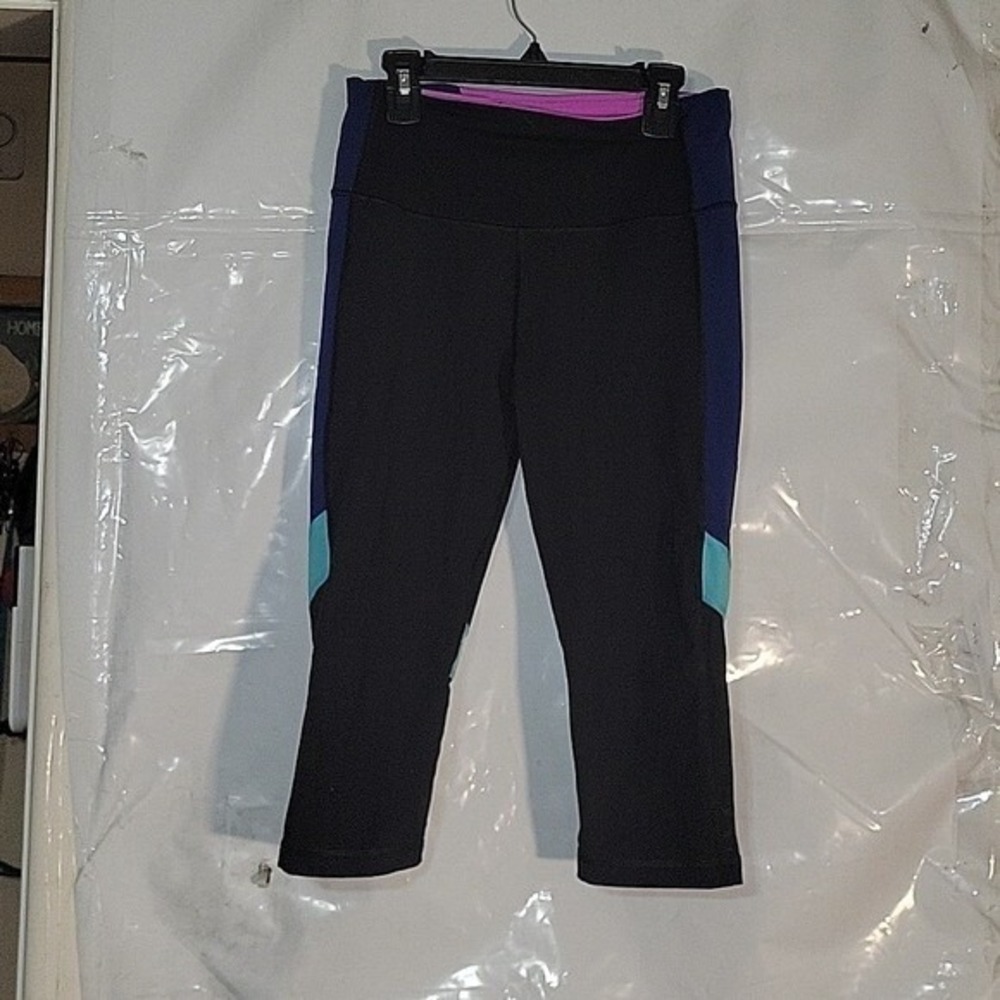 VICTORIA SECRET VST Black Capri Leggings Athletic Activewear Cropped bundle of 2 - Picture 3 of 7